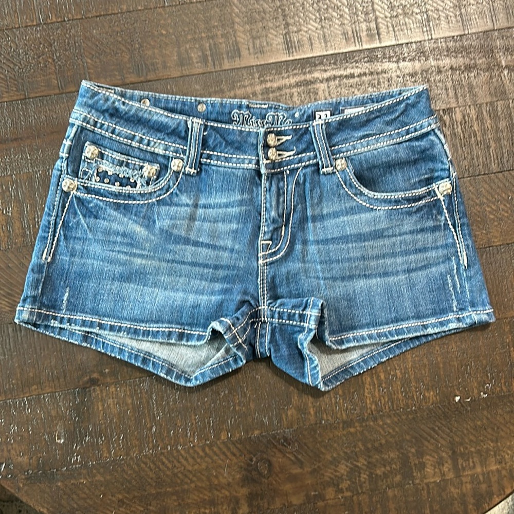 Miss Me Distressed Women’s Medium Wash Denim Pocketed Shorts with Bling Size 31